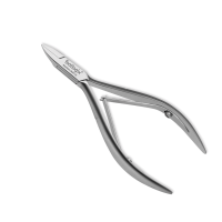 A narrow tipped jaw nipper with lap joint